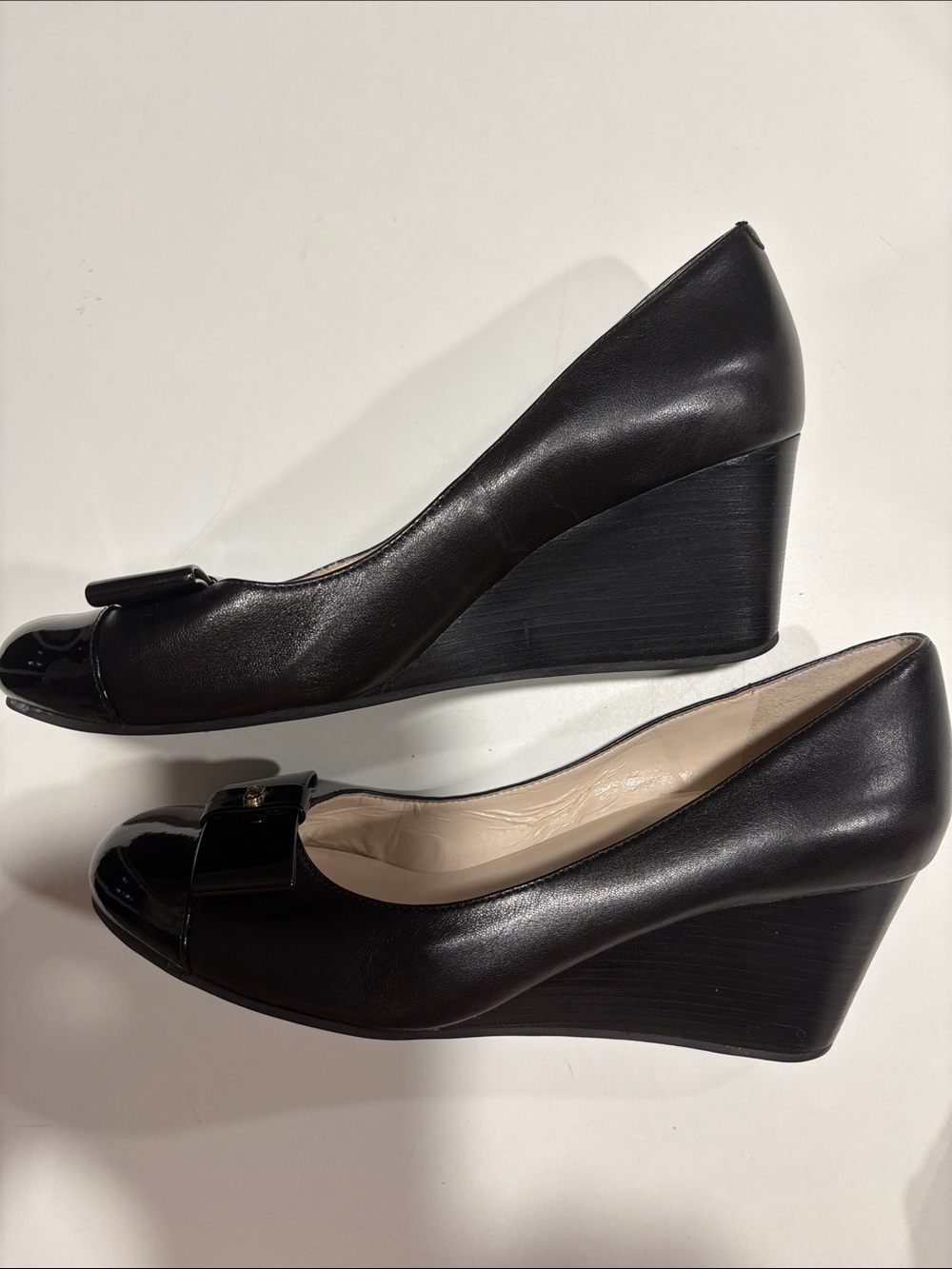 Cole Haan Black Patent Leather Bow Wedges, size 6B - Picture 3 of 7